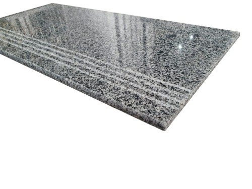 Płytka schodowa ryflowana granitowa polerowana 30,5x61x1 cm szary