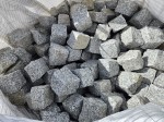 Kostka Granitowa Strzegomska 4/6 cm Szara – Surowo Łupana (Mozaika)
