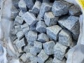 Strzegomska kostka granitowa surowo-łupana 4/6 szary