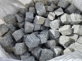 Strzegomska kostka granitowa surowo-łupana 6/8 szary