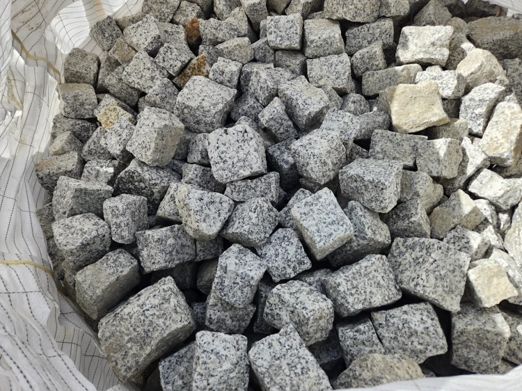 Kostka Granitowa Strzegomska 8/11 cm Szara – Surowo Łupana