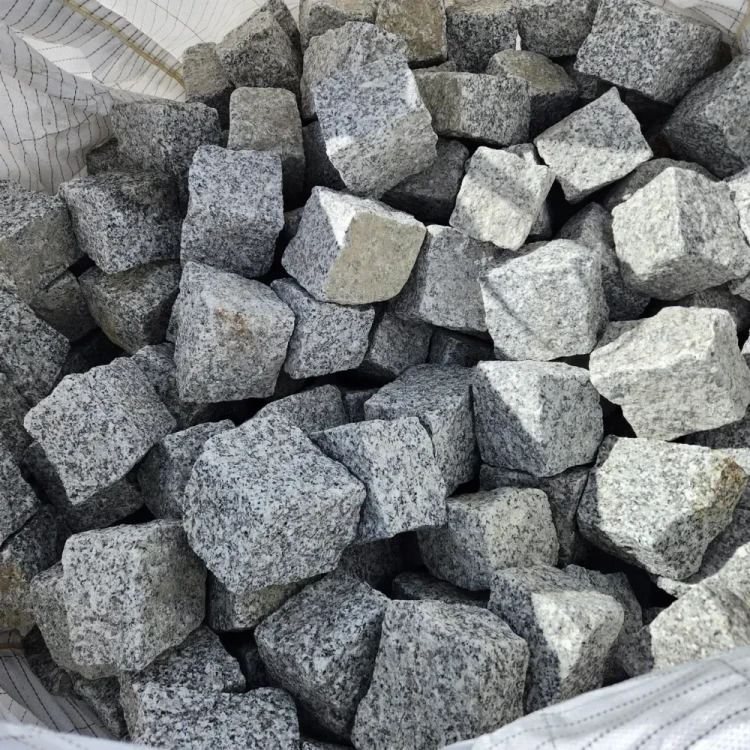 Kostka Granitowa 4/6 Surowo-łupana Strzegomska o boku 4-6 cm