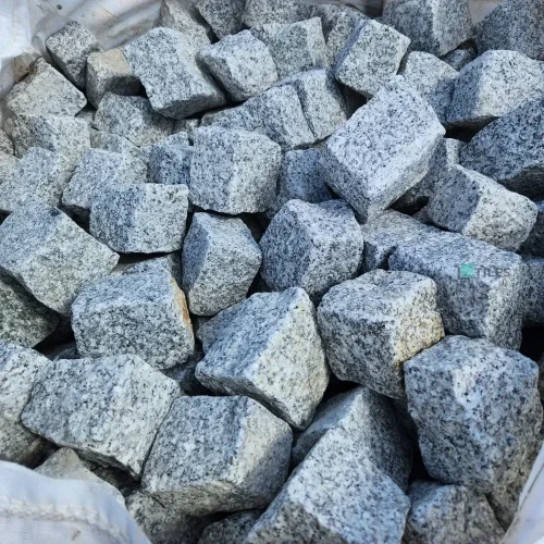 Kostka Granitowa Strzegom Szaro-Ruda Łupana - klasyczny polski granit