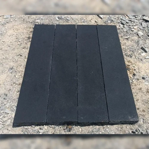 Obrzeże Kamienne Wapień Tiles Kadappa Black 100x20x5 cm – Łupana Palisada czarna