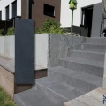 Obrzeże Kamienne Wapień Tiles Kadappa Black 100x20x5 cm – Łupana Palisada czarna