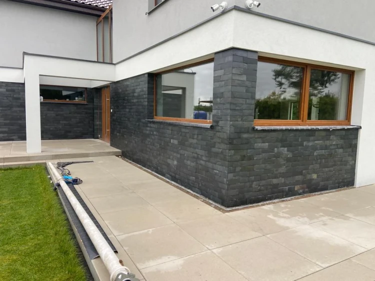 Kamień elewacyjny-dekoracyjny łupek Black Slate 7x50 cm – zdjęcie 11