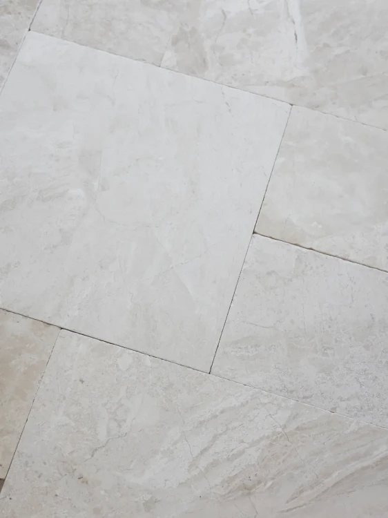 Płytki marmurowe Coffee White| Queen Beige Antykowana Bębnowana komplet = 0,742m2 | Komplet Rzymski – zdjęcie 7