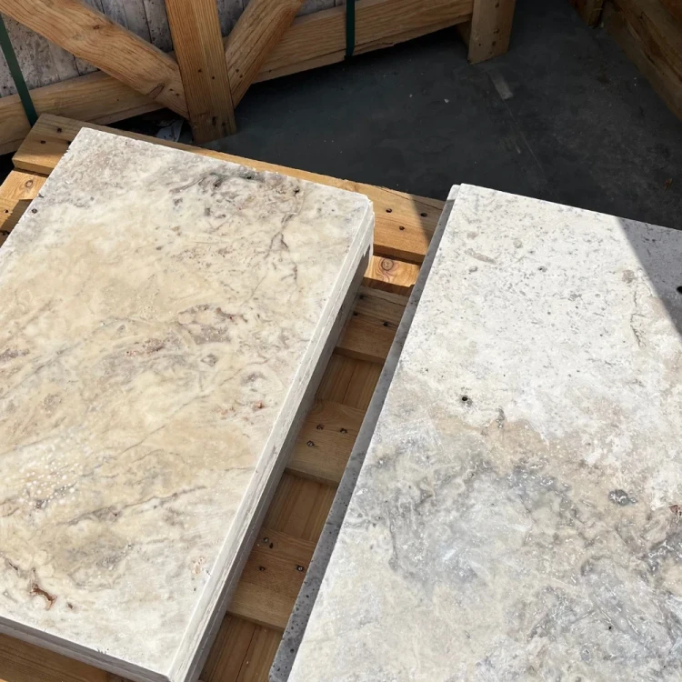 Trawertyn Silver Latte Greige Bębnowany 61x61x3 cm – zdjęcie 7