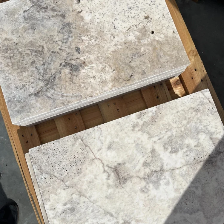 Trawertyn Silver Latte Greige Bębnowany 61x61x3 cm – zdjęcie 8