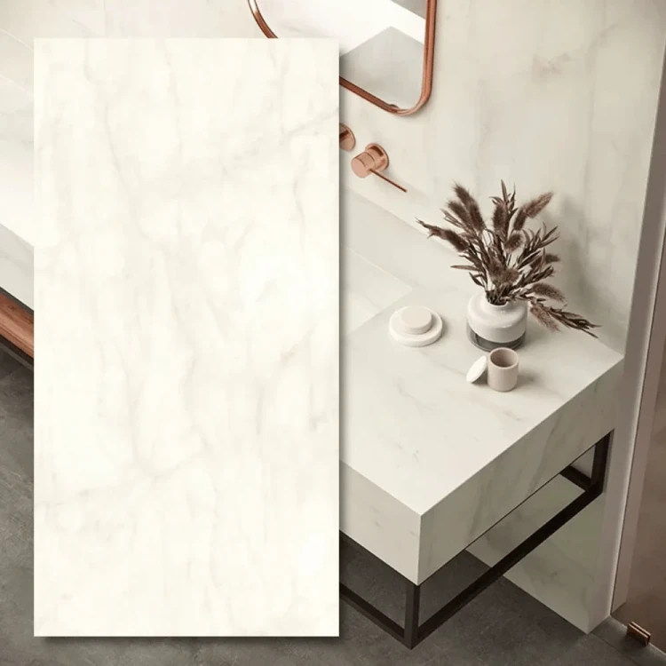 Spiek Kwarcowy Calacatta Delicato Silk 324x162x1,2 cm – ciepła biel Calacatta
