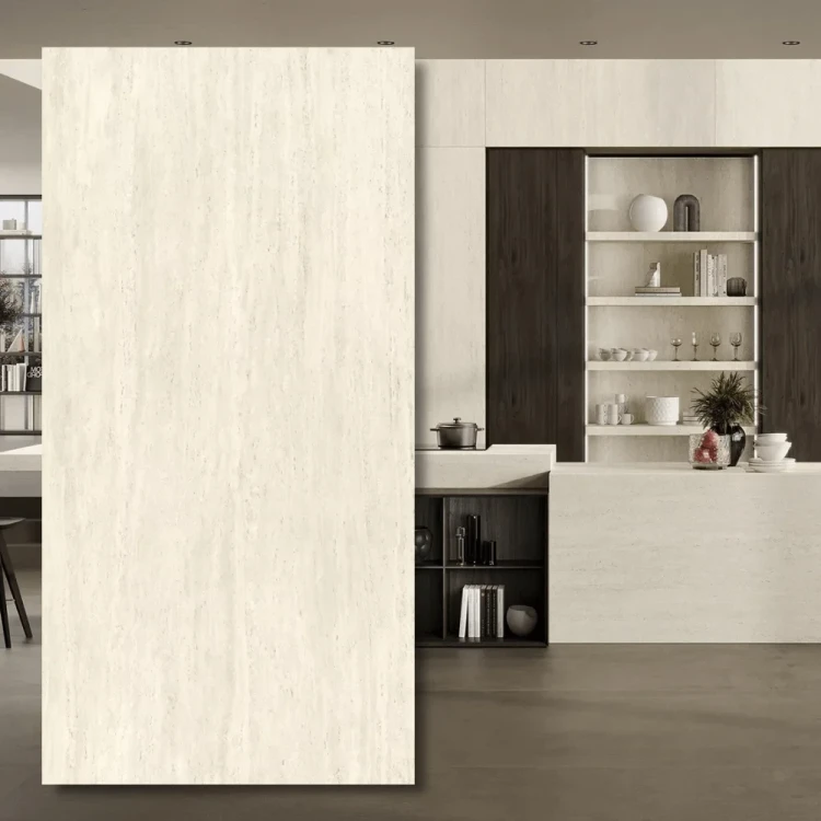 Spiek kwarcowy Travertino White Hammered 324x162x1,2 cm - biel Atlas Plan