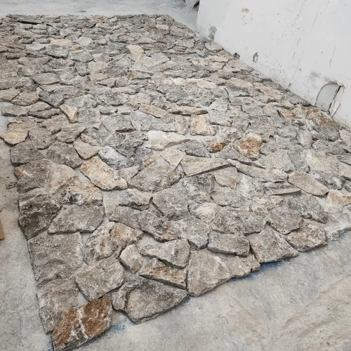 Płytka trawertynowa ścienna Tiles Rockface Silver Crazy Wall naturalna szary – zdjęcie 2
