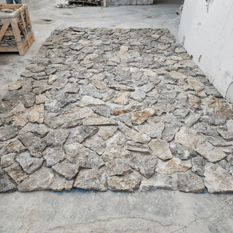 Płytka trawertynowa ścienna Tiles Rockface Silver Crazy Wall naturalna szary – zdjęcie 3